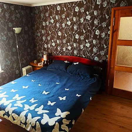 شقة Spacious Flat Near Train Station *
